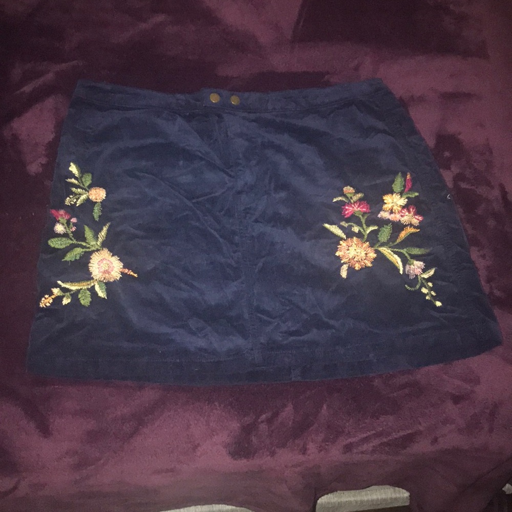 Corduroy embroidered skirt